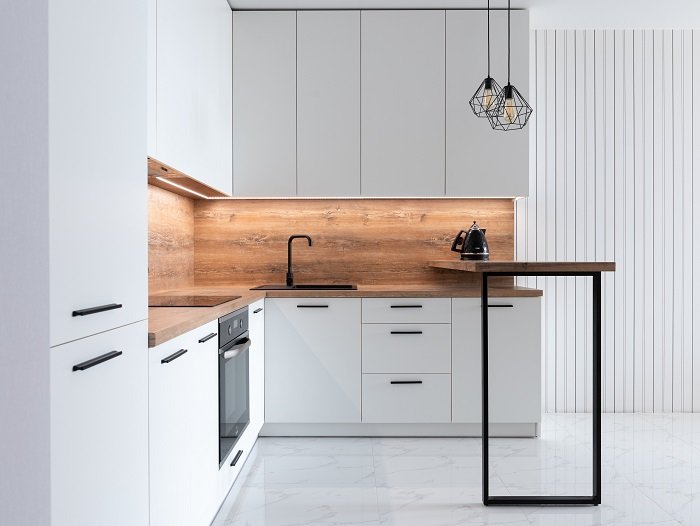 Белый и золотой дизайн фартука для кухни - Дизайн Вашего Дома
