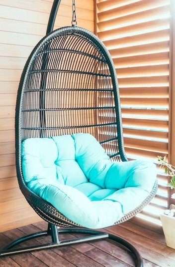 Балконное плетенное кресло